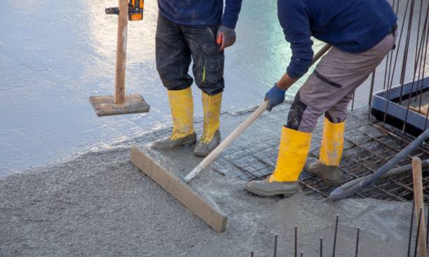 Couverture de béton prêt à l'emploi sur un chantier de construction